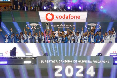 Aveiro (PT) Portekiz 08 / 03 / 2024 - Porto oyuncuları, Aveiro Belediye Stadyumu 'nda düzenlenen Candido de Oliveira Supertaca finali için geçerli olan Sporting x Porto ile oynadıkları maçtan sonra şampiyonluğu kutluyorlar