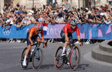 ABD 'li bisikletçi Kristen Faulkner, Paris 2024 Olimpiyat Oyunları' nda Bayanlar Yol Yarışı 'nda altın madalya kazandı. 4 Ağustos 2024, Paris, Fransa: Paris Olimpiyat Oyunları 2024 kadın yol bisikleti yarışı ABD 'li bisikletçi Kristen Faulkner tarafından kazanıldı