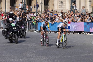 ABD 'li bisikletçi Kristen Faulkner, Paris 2024 Olimpiyat Oyunları' nda Bayanlar Yol Yarışı 'nda altın madalya kazandı. 4 Ağustos 2024, Paris, Fransa: Paris Olimpiyat Oyunları 2024 kadın yol bisikleti yarışı ABD 'li bisikletçi Kristen Faulkner tarafından kazanıldı