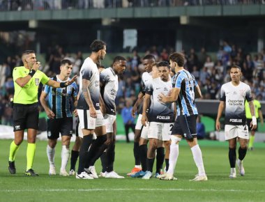 CURITIBA (PR) Brezilya 07 / 08 / 2024 Hakem Bruno Arleu Gremio ve Corinthians arasında Couto Pereira Stadyumu 'nda düzenlenen Copa do Brasil 2024' ün 16 'ncı turu için geçerli olan karşılaşmada