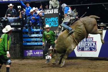 PBR (Profesyonel Boğa Binicileri) Kampçı Dünya Takım Serisi, Brooklyn, New York. 09 Ağustos 2024, Barclay Center, Brooklyn, New York, ABD: PBR Dünya Kamp Takımı 'nın ana standının açılış gecesinde, New York Mavericks 