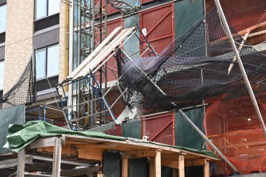 Manhattan, New York 'ta kısmi inşaat kazası, parçalanma ve çökme. 9 Ağustos 2024, New York, New York, ABD Manhattan 'ın yukarısındaki 375 Batı 207. Cadde' de şiddetli rüzgarlar nedeniyle kısmi bir köprü çökmesi meydana geldi.