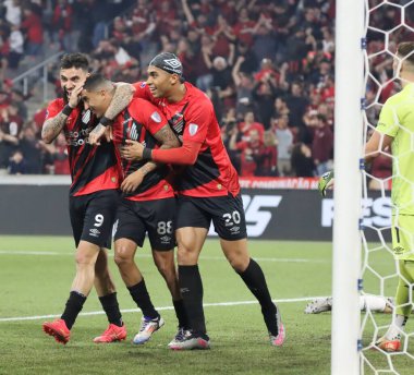 CURITIBA (PR) Brezilya 08 / 15 / 2024 Futbolcu Christian, Ligga Arena 'da oynanan Güney Amerika Kupası 16. Raundu için geçerli olan Athletico ve Belgrano arasındaki maçta golünü kutluyor 