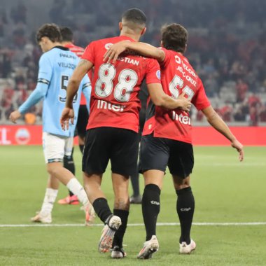 CURITIBA (PR) Brezilya 08 / 15 / 2024 Futbolcu Christian, Ligga Arena 'da oynanan Güney Amerika Kupası 16. Raundu için geçerli olan Athletico ve Belgrano arasındaki maçta golünü kutluyor