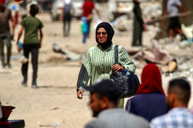 (Han Yunus 'taki Filistinlilerin günlük hayatı. 15 Ağustos 2024, Han Yunus, Filistin: Han Yunus 'taki Filistinlilerin günlük yaşamı, İsrail ordusundaki savunmasız sivillerin sürekli hedefi ve öldürülmesi