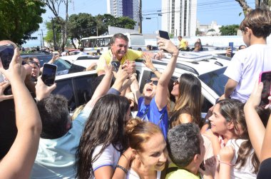 NATAL (RN), Brezilya 08 / 15 / 2024 - Eski başkan Jair Messias Bolsonaro, siyasi gündemini tamamlamak üzere Natal şehrine geldi. Eski başkan güne 96 FM 'de bir röportajla başladı ve etkinliklere katıldı. 