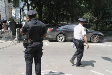 NYPD 'nin suç ve soygunları engellemek için Central Park' taki varlığı. 15 Ağustos 2024, New York, ABD: Suçları ve soygunları önlemek için NYPD 'nin Central Park' ta bulunması