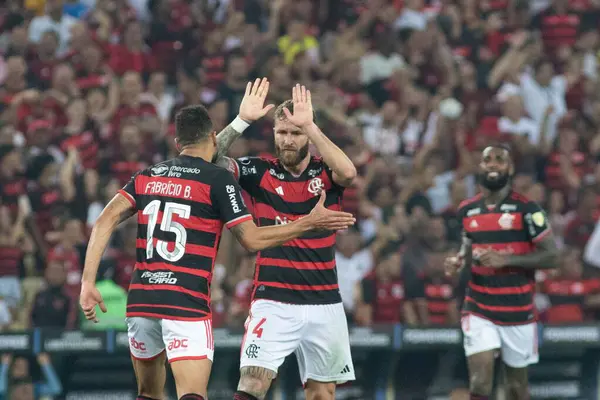 stock image Rio de Janeiro (RJ), Brazil 08/15/2024 - Player Leo Pereira celebrates his goal, during the match between Flamengo and Bolivar, valid for the round of 16 of the 2024 Copa Libertadores da America