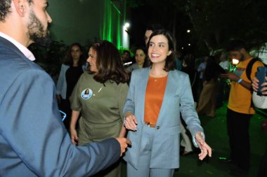 Sao Paulo (SP), Brezilya 08 / 16 / 2024 - Sao Paulo Tabata Amaral belediye başkanlığı için PSB adayı Butanta 'da belediye başkan yardımcısı adayı Profesör Lucia Franca eşliğinde düzenlenen bir etkinliğe katıldı.