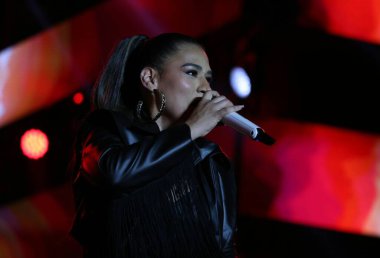 SAO PAULO (SP), Brezilya 08 / 17 / 2024 - Şarkıcı Simone Mendes, Farraial sırasında, Brezilya 'nın en büyük country müzik festivallerinden biri olan Arena Anhembi' de düzenlendi