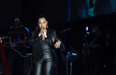 SAO PAULO (SP), Brezilya 08 / 17 / 2024 - Şarkıcı Simone Mendes, Farraial sırasında, Brezilya 'nın en büyük country müzik festivallerinden biri olan Arena Anhembi' de düzenlendi