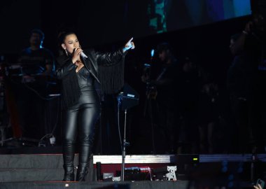 SAO PAULO (SP), Brezilya 08 / 17 / 2024 - Şarkıcı Simone Mendes, Farraial sırasında, Brezilya 'nın en büyük country müzik festivallerinden biri olan Arena Anhembi' de düzenlendi