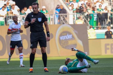 Sao Paulo (SP), 08 / 18 / 2024 - Hakem Raphael Claus, Palmeiras ve Sao Paulo arasında oynanan maçta, Brezilya Şampiyonası 'nın 23.