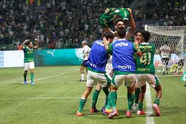 Sao Paulo (SP), Brezilya 08 / 18 / 2024 - Player Lopez Brezilya Şampiyonası 'nın 23. turunda geçerli olan Palmeiras ve Sao Paulo arasındaki maçta ikinci golünü attı ve kutladı.