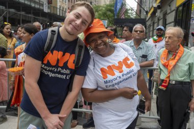 42. Geleneksel Hindistan Günü Geçidi 2024. 18 Ağustos 2024, New York, ABD: New York Belediye Başkanı 'nın Kamu İlişkileri Birimi üyeleri 18 Ağustos 2024' te Madison Bulvarı 'ndaki 42..