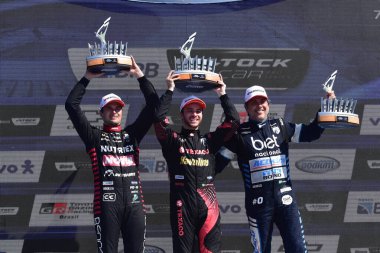 BELO HORIZONTE (MG), Brezilya 08 / 18 / 2024 - Sürücü Felipe Batista Toninho da Matta pistinde ilk yarışı kazanırken, onu Nelsinho Piquet ve Caca Bueno izledi