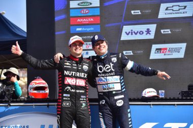 BELO HORIZONTE (MG), Brezilya 08 / 18 / 2024 - Sürücü Felipe Batista Toninho da Matta pistinde ilk yarışı kazanırken, onu Nelsinho Piquet ve Caca Bueno izledi