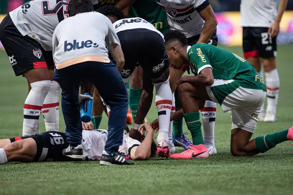 Sao Paulo (SP), 08 / 18 / 2024 - Patryck Lanza, Palmeiras ve Sao Paulo arasında oynanan maçta yaralandı.