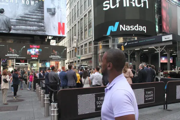 stock image August 20, 2024, New York, USA:  Sunrun rings the opening bell at Nasdaq in Times Square for reaching and powering over 1 million homes with the presence of their CEO, Mary Powell and customers around the USA