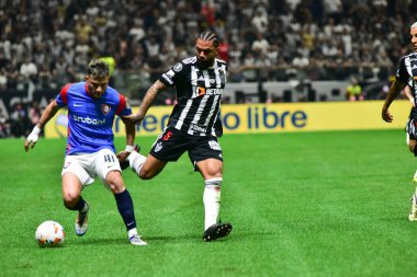 BELO HORIZONTE (MG), Brezilya 08 / 20 / 2024 - Oyuncular Otavio ve Ivan Leguizamon, Atletico Mineiro ve San Lorenzo arasında oynanan maç sırasında, 2024 Copa Libertadores 'in 16.
