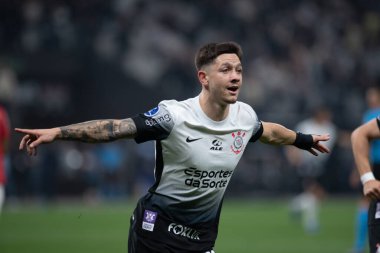 Sao Paulo (SP), Brezilya 08 / 20 / 2024 - Rodrigo Garro, Corinthians ve Red Bull Bragantino arasındaki maçtaki golünü kutluyor.