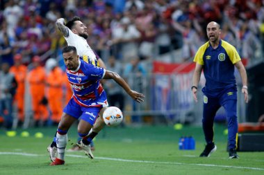 ForTALEZA (CE), Brezilya 08 / 21 / 2024 - Fortaleza ile Rosario Central arasında oynanan karşılaşmada Bruno Pacheco ve Mallo, Conmebol Sudamericana 2024 'ün 16.