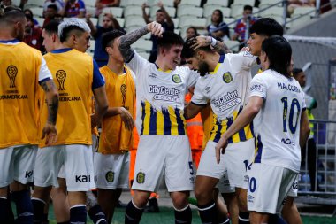 ForTALEZA (CE), Brezilya 08 / 21 / 2024 - Oyuncu Mallo, Fortaleza ile Rosario Central arasında oynanan ve Conmebol Sudamericana 2024 'ün 16. Raundunda geçerli olan maçta golünü kutluyor