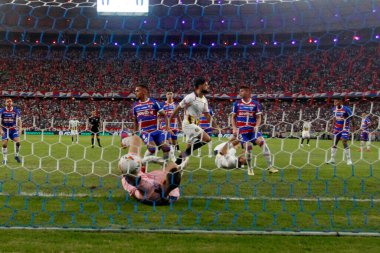 ForTALEZA (CE), Brezilya 08 / 21 / 2024 - Oyuncu Mallo, Fortaleza ile Rosario Central arasında oynanan ve Conmebol Sudamericana 2024 'ün 16. Raundunda geçerli olan maçta golünü kutluyor