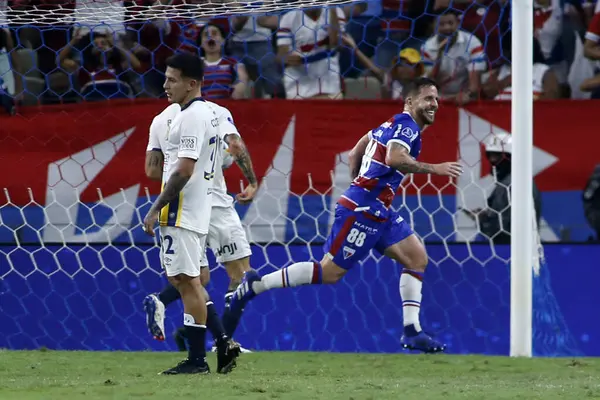 stock image FORTALEZA (CE), Brazil 08/21/2024 - Player Lucas Sasha scores and celebrates his goal during the match between Fortaleza and Rosario Central, valid for the Round of 16 of Conmebol Sudamericana 2024