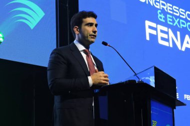 Sao Paulo (SP), 08 / 22 / 2024 - Merkez Bankası Müdürü Gabriel Galipolo, ülkedeki otomotiv bayilerinin temsilcilerinin bir araya geldiği 32. Fenabrave Kongresine katıldı