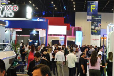 Sao Paulo (SP), Brezilya 08 / 22 / 2024 - Latin Amerika 'nın en büyük fuarı olan 32. Fenabrave Kongresi sırasındaki hareketlilik ve Sao Paulo Fuarı' nda düzenlenen Otomotiv Taşıtları Bölümü 'nün dünyanın en büyük ikinci fuarı