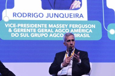 Sao Paulo (SP), Brezilya 08 / 22 / 2024 - Rodrigo Junqueira Başkan Yardımcısı Massey Fergunson, Fenabrave Kongresi 'nde otomobil üreticileri ve bayileri arasındaki ilişki konulu bir panel sırasında.