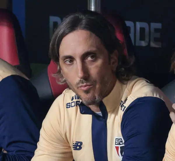 stock image Sao Paulo (SP), Brazil 08/22/2024 - Coach Luis Zubeldia, during the match between Sao Paulo and Nacional, valid for the round of 16 of the Conmebol Libertadores Cup