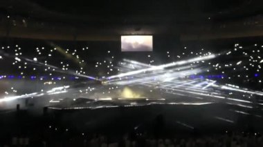 11 Ağustos 2024, Saint Denis, Fransa: Paris 2024 Yaz Olimpiyatları 'nın kapanış töreni katılımcı sporcuların geçit törenleriyle, havai fişeklerle, aydınlatılmış ışıklarla ve Stade France' da sahne alan sanatçılarla 