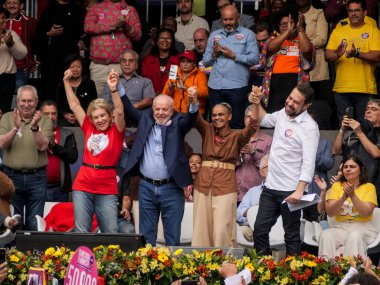 SAO PAULO (SP), Brezilya 08 / 24 / 2024 - Sao Paulo Belediye Başkanı adayı Guilherme Boulos ve Marta Suplicy 'nin ilk kampanya mitinginin görüntüsü bu Cumartesi sabahı Campo Limpo bölgesinde gerçekleşti.