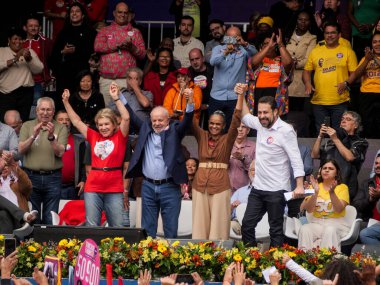 SAO PAULO (SP), Brezilya 08 / 24 / 2024 - Sao Paulo Belediye Başkanı adayı Guilherme Boulos ve Marta Suplicy 'nin ilk kampanya mitinginin görüntüsü bu Cumartesi sabahı Campo Limpo bölgesinde gerçekleşti.