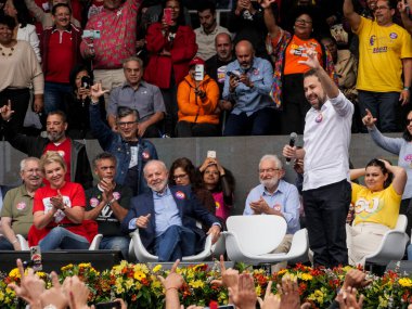 SAO PAULO (SP), Brezilya 08 / 24 / 2024 - Sao Paulo Belediye Başkanı adayı Guilherme Boulos, ilk kampanya mitingini bu Cumartesi sabahı (24) başkentin güneyindeki Campo Limpo mahallesinde düzenledi..