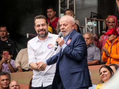 SAO PAULO (SP), Brezilya 08 / 24 / 2024 - Cumhurbaşkanı Luiz Inacio Lula da Silva, Sao Paulo Belediye Başkanı adayı Guilherme Boulos ile birlikte bu Cumartesi sabahı ilk kampanya mitingine katıldı (24)) 