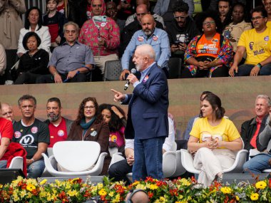 SAO PAULO (SP), Brezilya 08 / 24 / 2024 - Cumhurbaşkanı Luiz Inacio Lula da Silva, Sao Paulo Belediye Başkanı adayı Guilherme Boulos ile birlikte bu Cumartesi sabahı ilk kampanya mitingine katıldı (24)) 