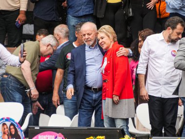 SAO PAULO (SP), Brezilya 08 / 24 / 2024 - Marta Suplicy ve Cumhurbaşkanı Lula, Sao Paulo Belediye Başkanı adayı Guilherme Boulos 'un bu Cumartesi sabahı ilk kampanya mitinginde (24.) 
