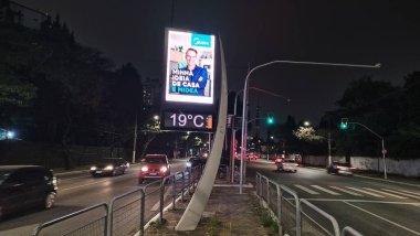 Sao Paulo (SP), Brazil 08/23/2024 - Street thermometers on Avenida Doutor Arnaldo, near the Araca cemetery, recorded a temperature of 18 degrees on the night of this Friday, August 23, 2024 clipart