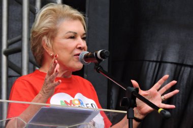 Sao Paulo (SP), Brezilya 08 / 24 / 2024 - Belediye başkan yardımcısı adayı Marta Suplicy (PT), Sao Paulo belediye başkanı adayı Guilherme Boulos (PT) için Campo Limpo 'da düzenlenen mitingde konuştu