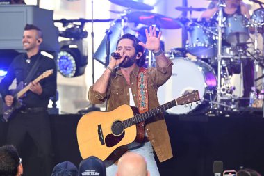 Thomas Rhett, NBC The Today Show 'da yer alan bir şarkıcı ve şarkı yazarı. 23 Ağustos 2024 New York, ABD. Thomas Rhett Akins Jr., 34 yaşında, Nashville, Tennessee 'de tanınan bir şarkıcı ve söz yazarı.
