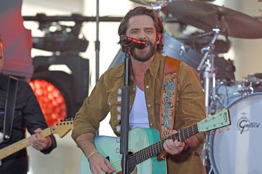 Thomas Rhett, NBC The Today Show 'da yer alan bir şarkıcı ve şarkı yazarı. 23 Ağustos 2024 New York, ABD. Thomas Rhett Akins Jr., 34 yaşında, Nashville, Tennessee 'de tanınan bir şarkıcı ve söz yazarı.