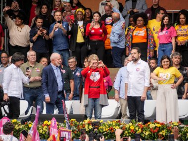 SAO PAULO (SP), Brezilya 08 / 24 / 2024 - Sao Paulo Belediye Başkanı adayı Guilherme Boulos ve Marta Suplicy 'nin ilk kampanya mitinginin görüntüsü bu Cumartesi sabahı Campo Limpo bölgesinde gerçekleşti.