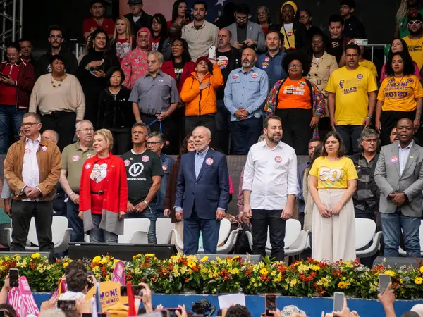 SAO PAULO (SP), Brezilya 08 / 24 / 2024 - Sao Paulo Belediye Başkanı adayı Guilherme Boulos ve Marta Suplicy 'nin ilk kampanya mitinginin görüntüsü bu Cumartesi sabahı Campo Limpo bölgesinde gerçekleşti.