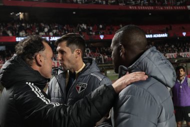 Sao Paulo (SP), Brezilya 08 / 28 / 2024 - Atletico Mineiro teknik direktörü Gabriel Milito, Sao Paulo ve Atletico Mineiro arasında çeyrek finalin ilk ayağı için oynanan maçtan önce, Sao Paulo takımının üyeleriyle görüştü. 