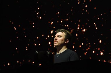 Sao Paulo (SP), Brezilya 08 / 29 / 2024 - DJ Zerb, Sao Paulo 'nun Batı Bölgesi Avenida Faria Lima' daki Birlik Senfonisi orkestrasıyla birlikte Alok 'un 