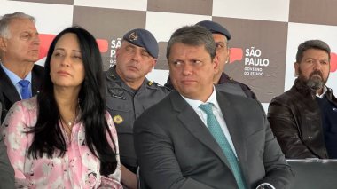 SAO PAULO (SP) Brazil 08 / 29 / 2024 - Sao Paulo kentinin valisi Tarcisio de Freitas, eşi Cristiane Freitas ile birlikte, Praca da Luz 'da yeni bir Başbakanlık Üssü' nün açılışını gerçekleştirdi. 