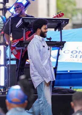 Khalid, Rockefeller Plaza 'da Today Show' da canlı performans sergiliyor. 30 Ağustos 2024, New York, ABD. Bu sabah Khalid, Today Show 'daki Citi Konser Serisi için Rockefeller Plaza' yı yaktı. Khalid Amerikalı bir şarkıcı ve söz yazarı.